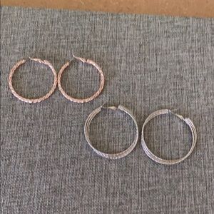 2 Pair of hoop earrings rose gold and silver tones